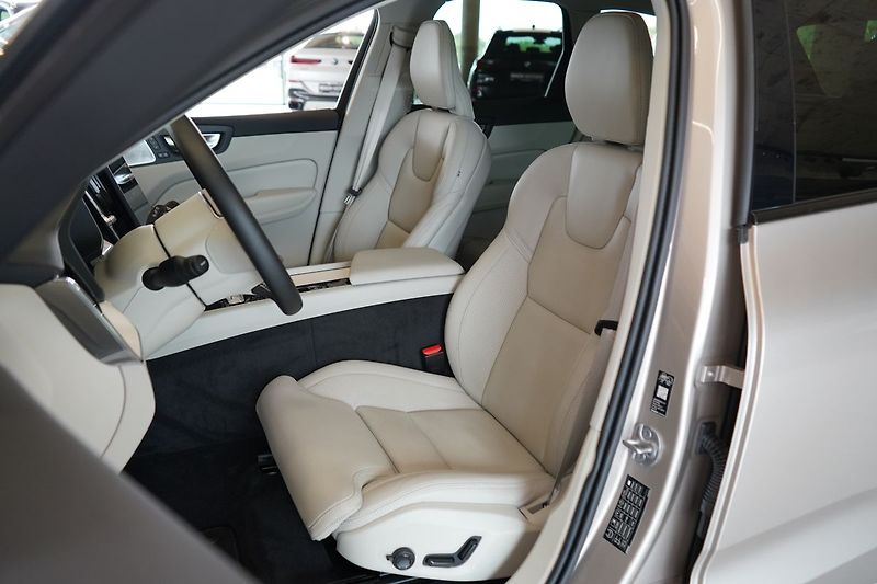 Volvo XC60 B5 ULTRA Dark, Bowers, Masáž - fotka 17 z 46