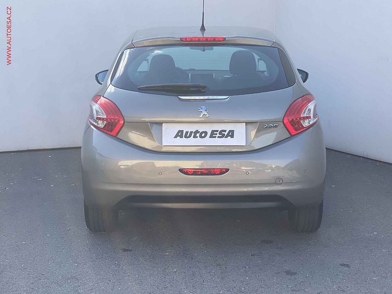 Peugeot 208 (2016) 1.2 PT, 1.maj,ČR, Active - fotka 5 z 14