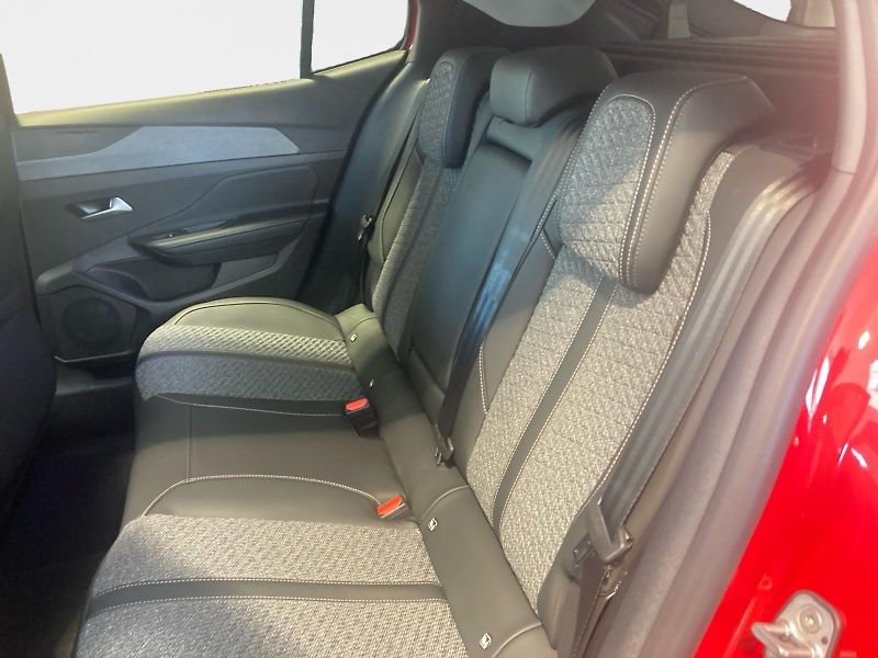 Peugeot 408 ALLURE Hybrid 145 e-DCS6       - fotka 13 z 15