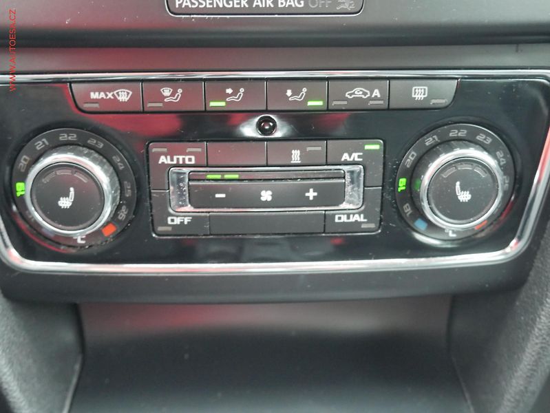 Škoda Superb (2013) 2.0 TDi 4x4, ČR, Elegance - fotka 21 z 22