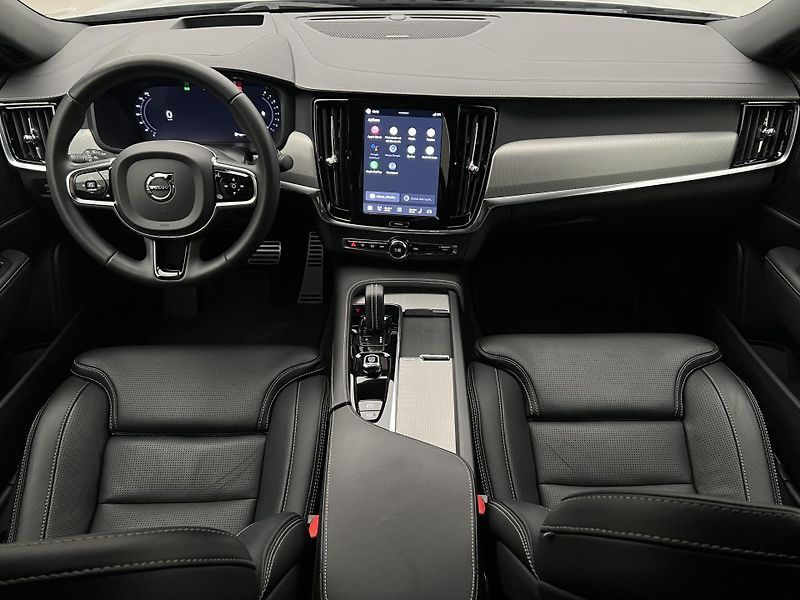 Volvo S90 B6 AWD R-Design - fotka 2 z 49
