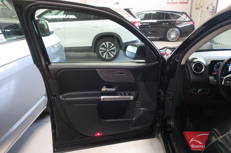 Mercedes-Benz GLB (2022) 220 D 4MATIC - fotka 8 z 48