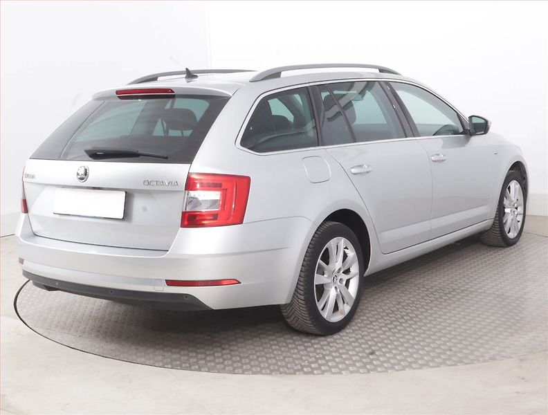 Škoda Octavia (2018) 1.5 TSI, Serv.kniha, Navi - fotka 5 z 15