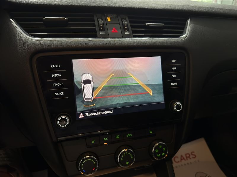 Škoda Octavia 2,0   TDI 110KW FULL LED KAMER - fotka 15 z 31
