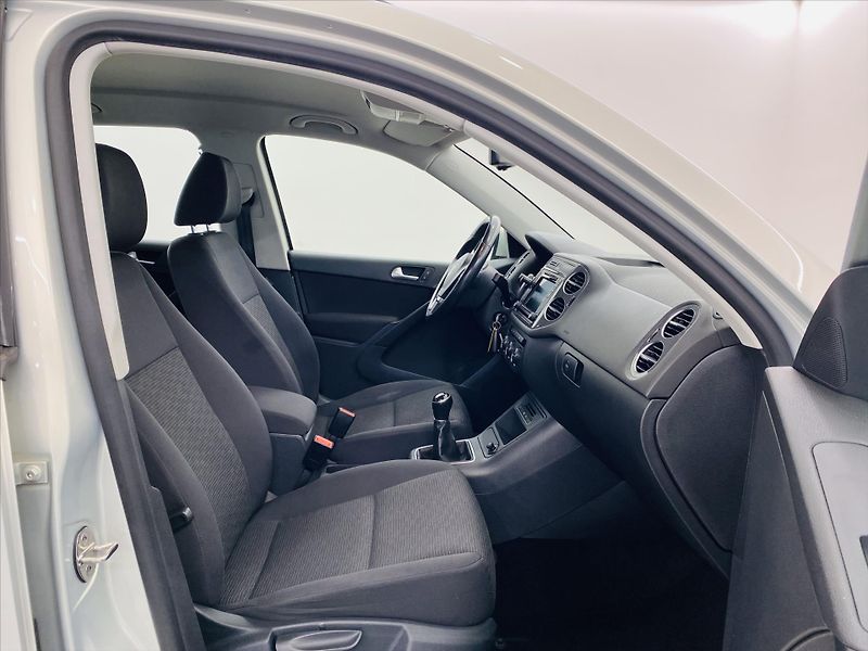 Volkswagen Tiguan 2,0 TDI 81 kW - fotka 8 z 27