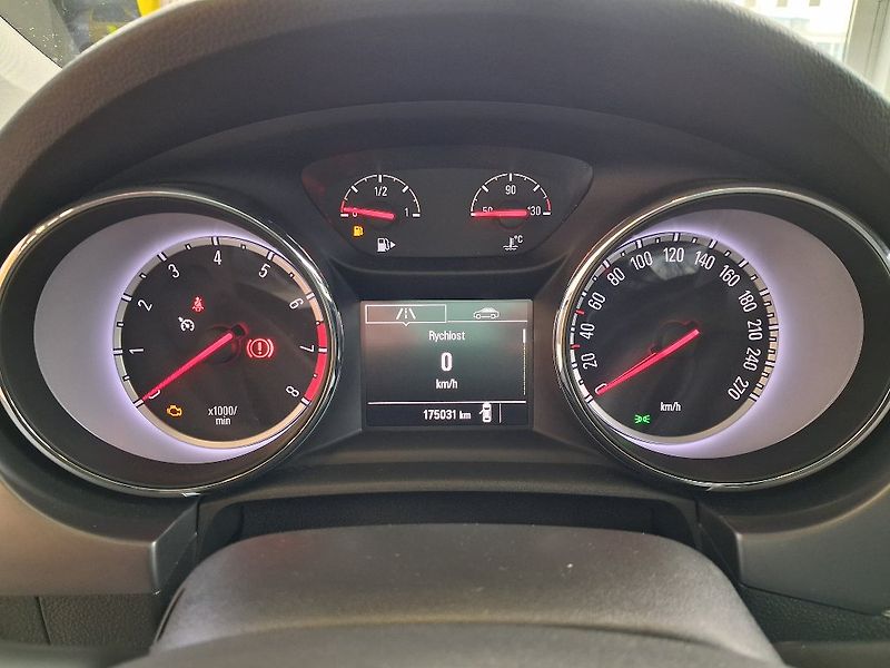 Opel Astra 1.4T 92kW 2016 - fotka 12 z 15