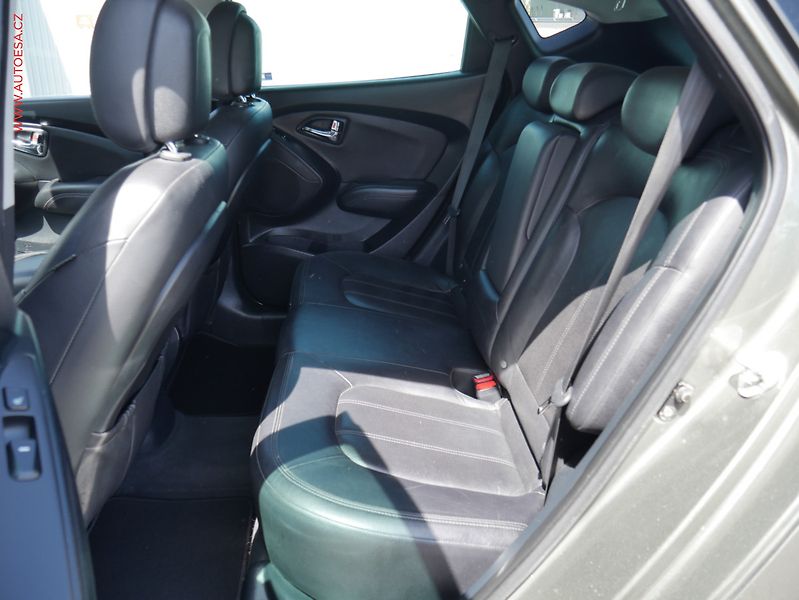 Hyundai ix35 (2010) 2.0 CVVT 4x4, ČR, AT, navi - fotka 10 z 25