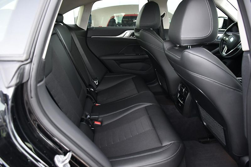 BMW i4 eDrive40 97,4%SoH. - fotka 21 z 39