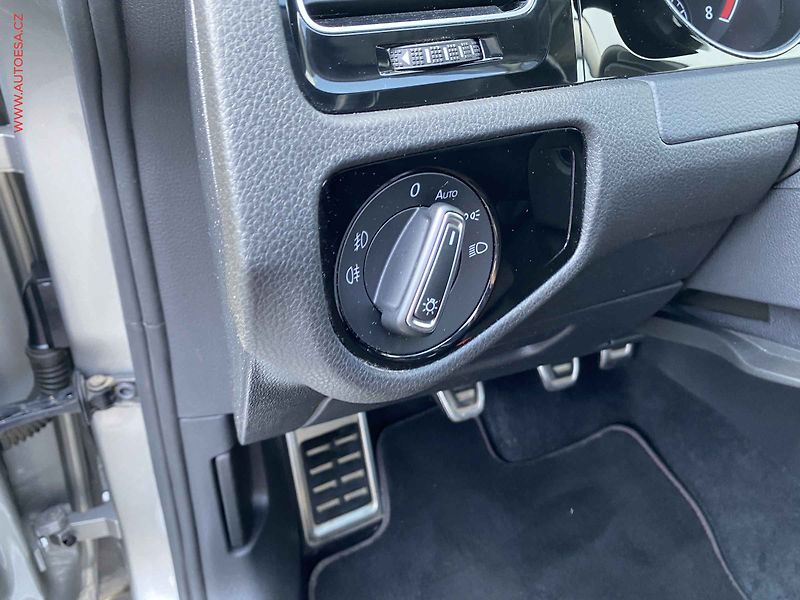Volkswagen Golf (2017) 1.0 TSi, Sound, navi - fotka 15 z 17