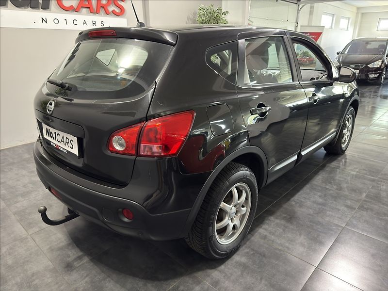 Nissan Qashqai 2,0   i 4x4 PANORAMA TAŽNÉ - fotka 5 z 30
