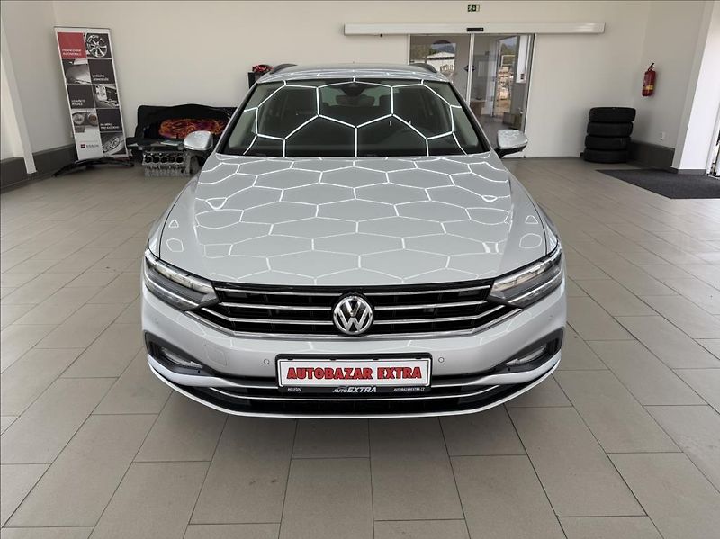 Volkswagen Passat 2,0 TSI, LED, DSG, MirrorLink - fotka 8 z 33
