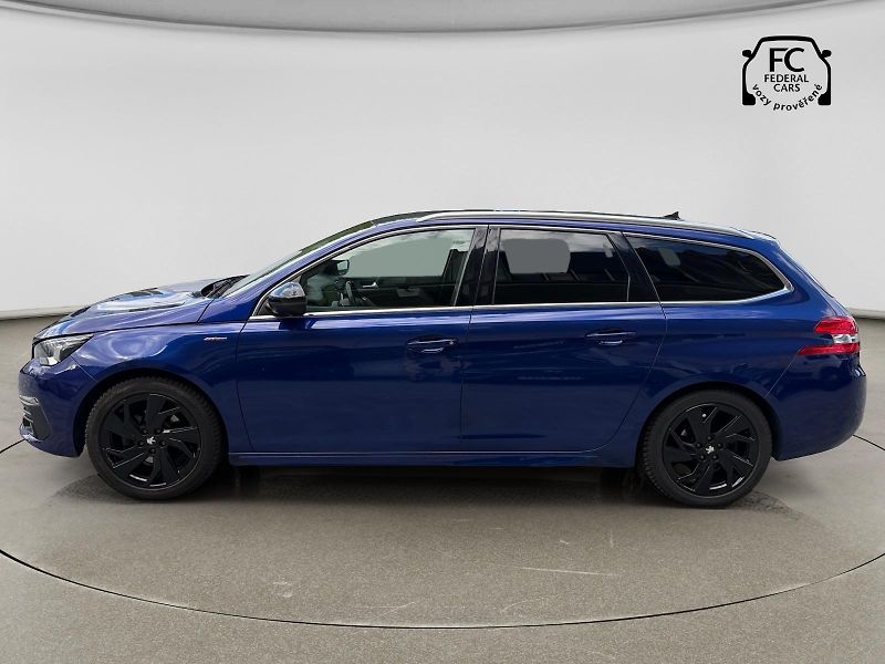 Peugeot 308 (2019) SW GT LINE 1.2 130k EAT8 - fotka 2 z 38