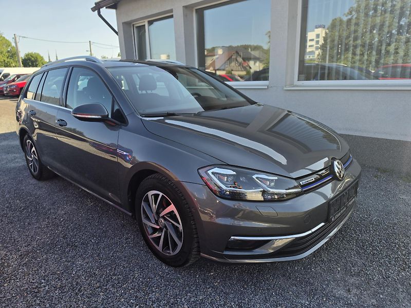 Volkswagen Golf 1.5 TSI 96kw Led  Kuže Navi - fotka 1 z 17