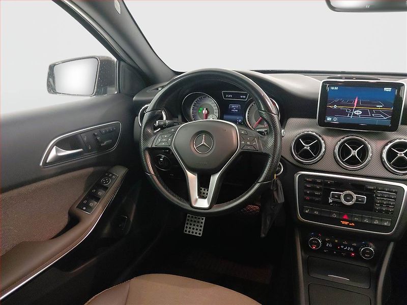 Mercedes-Benz GLA (2014) 220 CDI 4MATIC, 4X4 - fotka 7 z 24