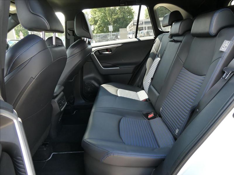 Toyota RAV4 2,5 Hybrid,1.maj,ČR,tažné - fotka 16 z 33