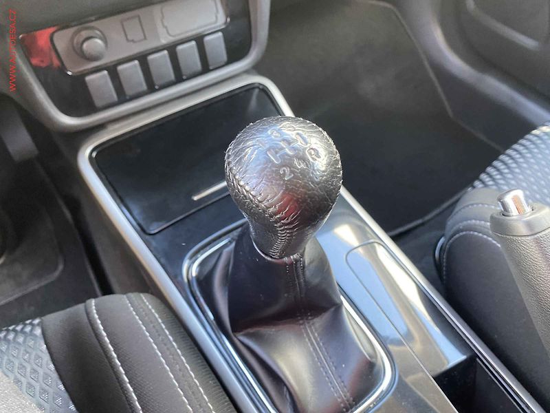Mitsubishi Outlander (2017) 2.0, AC, tempo, kamera - fotka 14 z 15