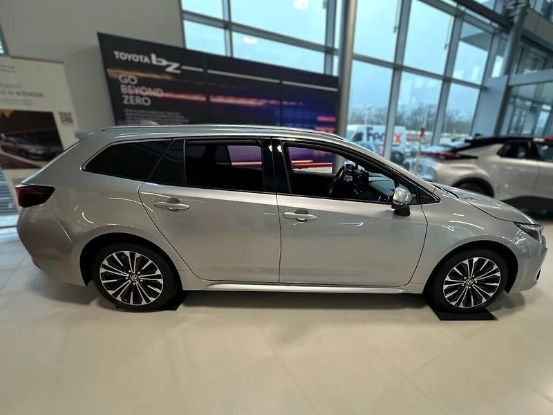 Toyota Corolla TS Style 1,8 Hybrid 140 - Výku - fotka 3 z 6