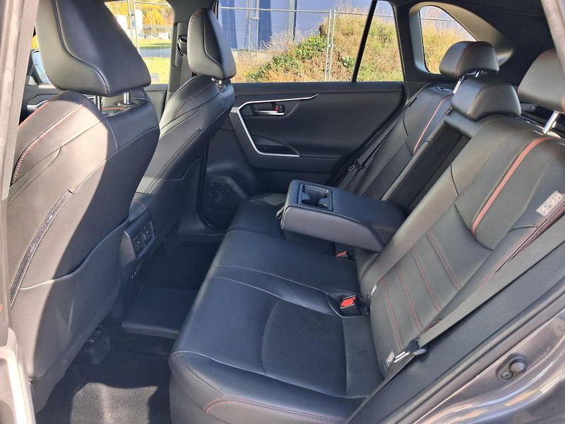 Toyota RAV4 2.5 PHEV e-CVT Selection VIP A - fotka 24 z 25