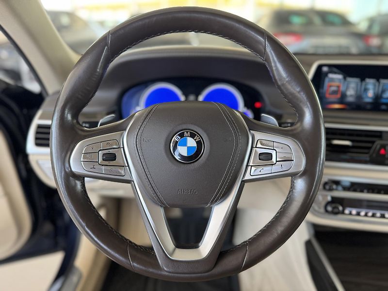 BMW Řada 7 750i xDrive*Laser*NočníVidění - fotka 28 z 47