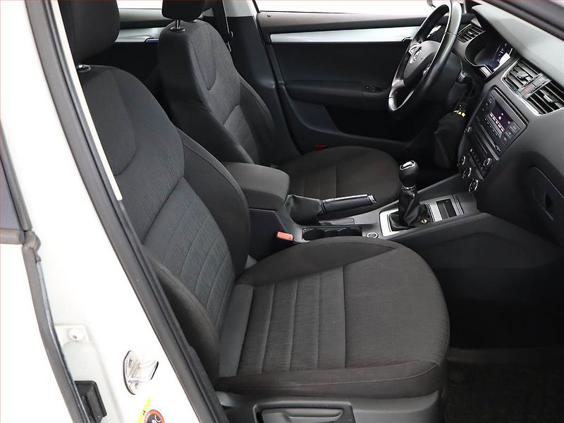 Škoda Octavia (2014) Elegance 1.6 TDI, Serv.kniha - fotka 7 z 14