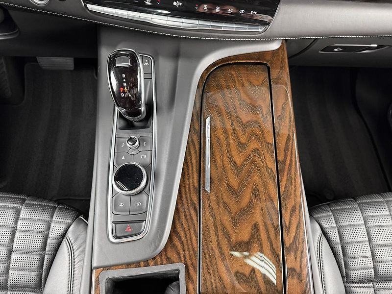 Cadillac Escalade 6.2 V8 AWD ESV SPORT PLATINUM, - fotka 28 z 40