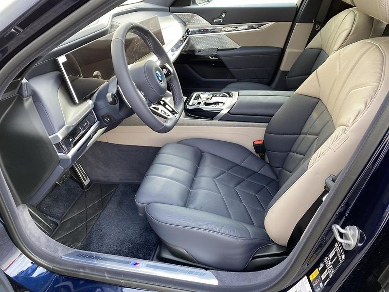 BMW i7 M70 xDrive - fotka 5 z 15