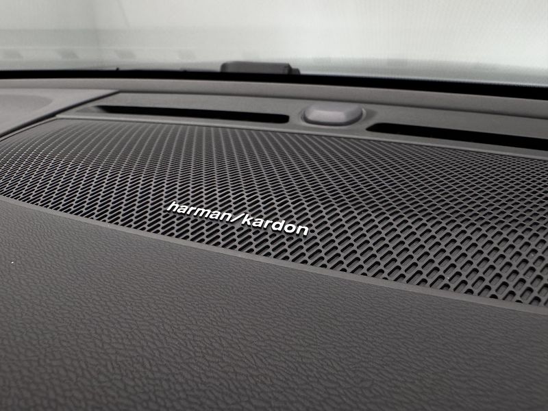 Volvo XC40 B3 DARK PLUS CZ 1.maj - fotka 16 z 48
