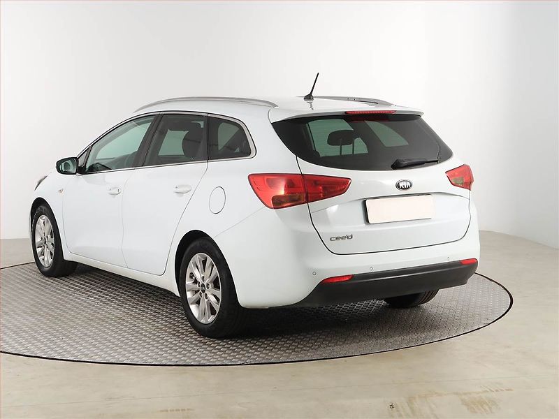 Kia Ceed (2016) 1.4 CVVT, Serv.kniha, Tempomat - fotka 4 z 16