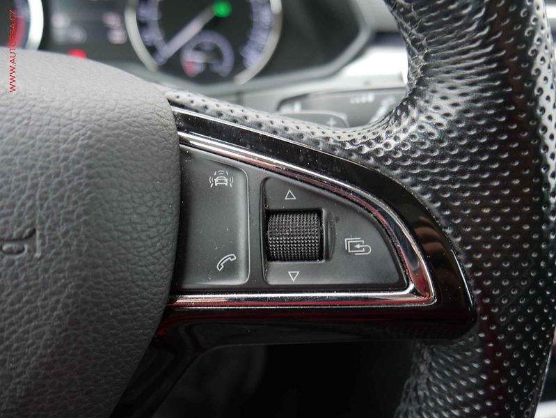Škoda Superb (2017) 1.6TDi, Style, DSG, bixen - fotka 16 z 21