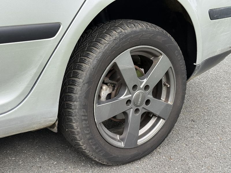 Škoda Octavia (2006) 1.9 TDi 77kw 4x4 kombi - fotka 17 z 19