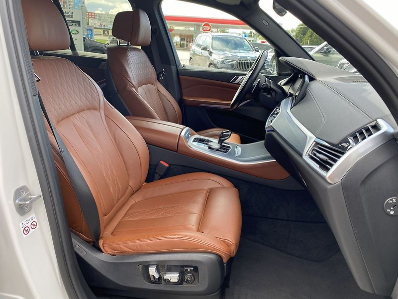 BMW X5 M50i xDrive Sportpaket - fotka 17 z 31