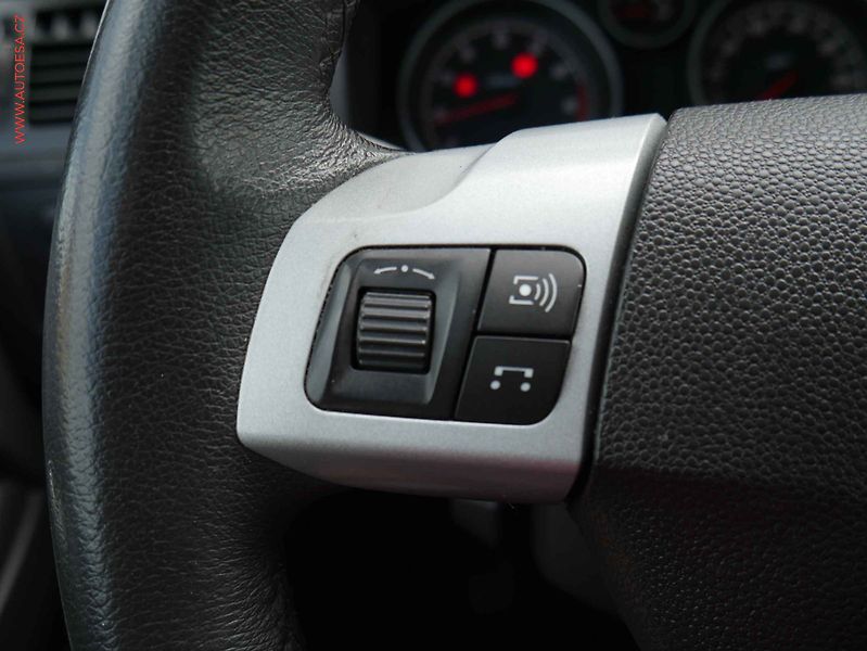 Opel Zafira (2012) 1.8i, AC, výhřev sed - fotka 13 z 19