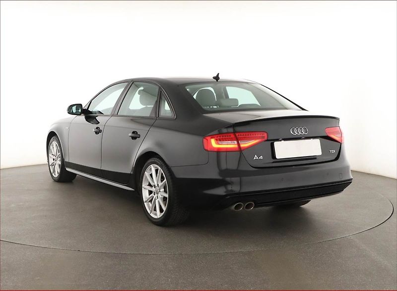 Audi A4 (2015) 2.0 TDI, Navi, Bi-Xenony - fotka 4 z 16