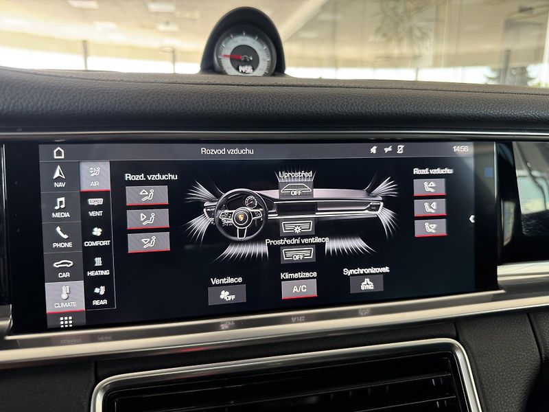 Porsche Panamera 4S 324kW*Chrono*REZERVACE! - fotka 26 z 39