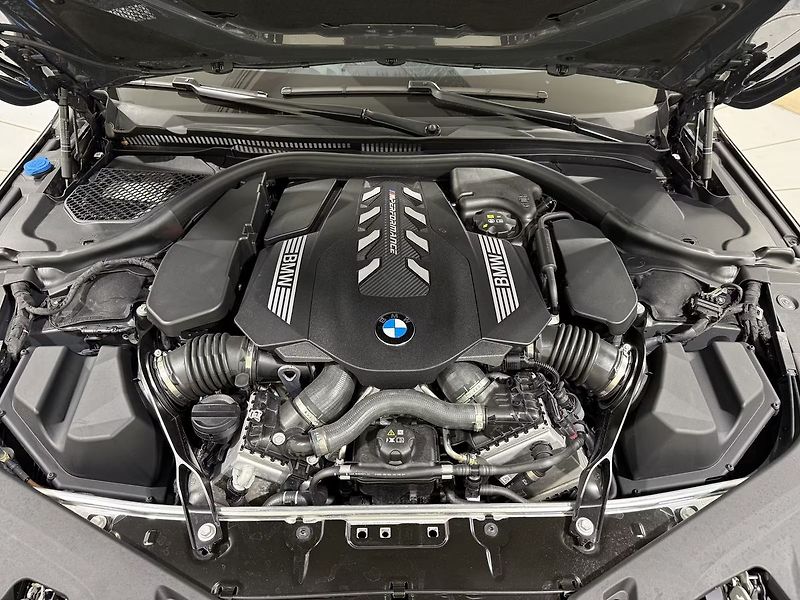 BMW Řada 8 (2025) M850i xDrive Coupé 08/2025 TOP - fotka 9 z 9