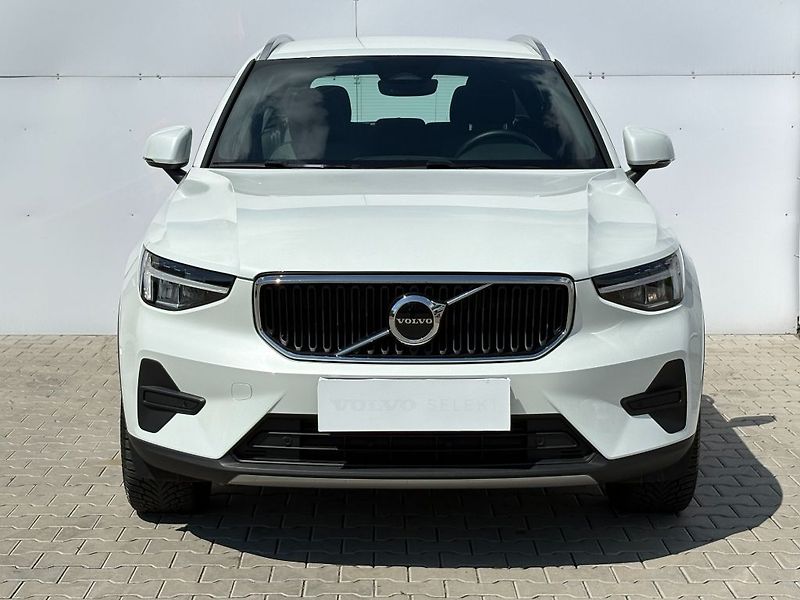 Volvo XC40 CORE B3 FWD 120kW - fotka 3 z 21