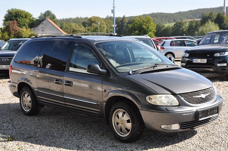 Chrysler Grand Voyager 3.3i 128kW Automat LIMITED - fotka 2 z 18
