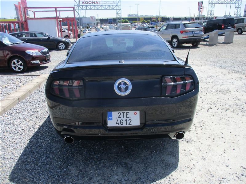 Ford Mustang 3,7 L V6, 224kW, klima, kůže, - fotka 7 z 24