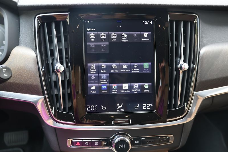 Volvo V90 (2018) D5 AWD Cross Country Pro - fotka 14 z 25