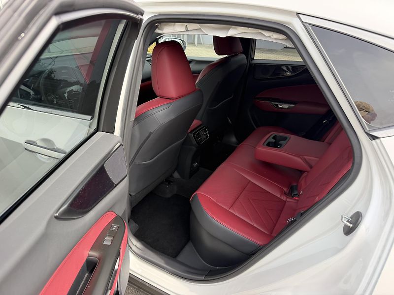 Lexus NX 350h 140kW HEAD-UP - fotka 19 z 21