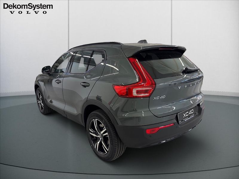 Volvo XC40 (2025) 2,0 B3 FWD Plus Dark 8367 - fotka 4 z 15