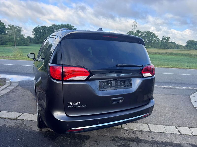 Chrysler Pacifica (2017) 3,6 RU Touring L 8 míst 2017 - fotka 5 z 20