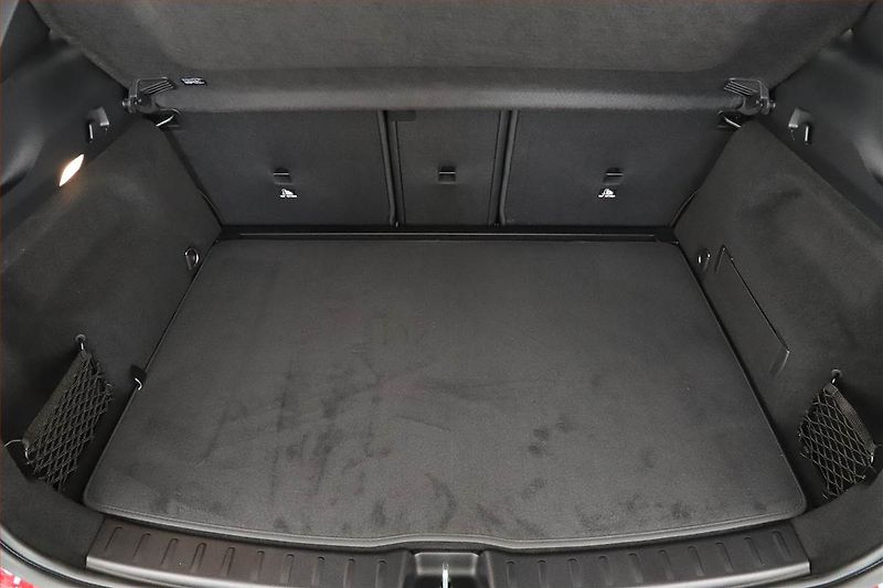 Mercedes-Benz GLA (2025) 220 4MATIC - fotka 22 z 23