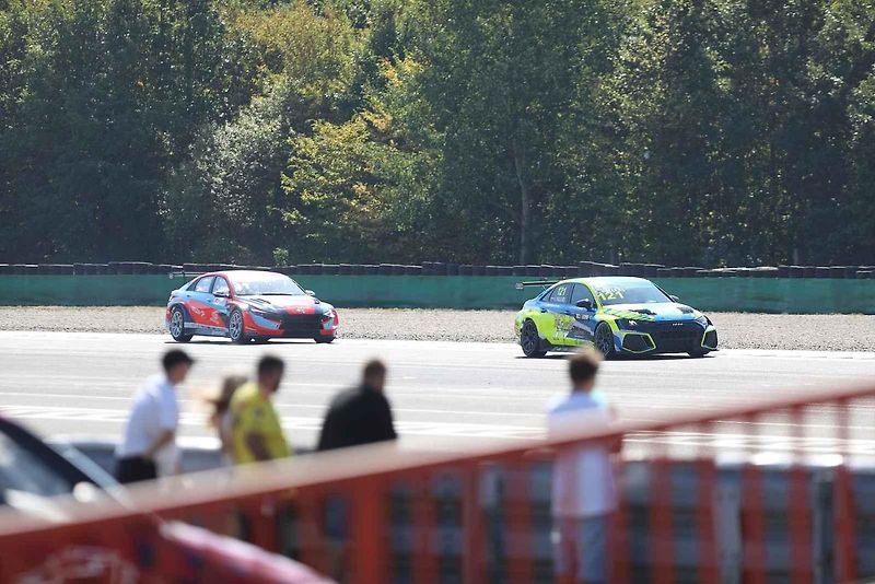 Na Automotodromu Brno se o víkendu konal jeden z vrcholů sezony - Masaryk Racing Days.