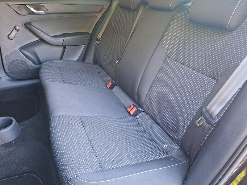 Škoda Rapid (2014) SPBK 1.2TSI 77kW -VÝBAVA! - fotka 22 z 28