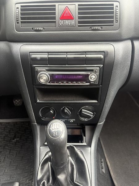 Škoda Octavia (2009) 1.6 75 kW, bezin + lpg - fotka 11 z 13