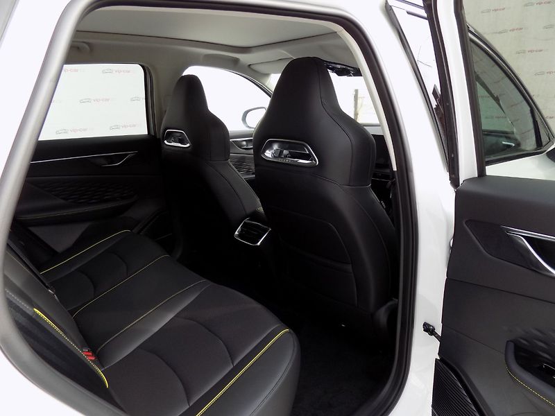 BAIC X5 (2025) 1.5T/AT/Pixel-Led/PANO/DPH/ - fotka 19 z 38