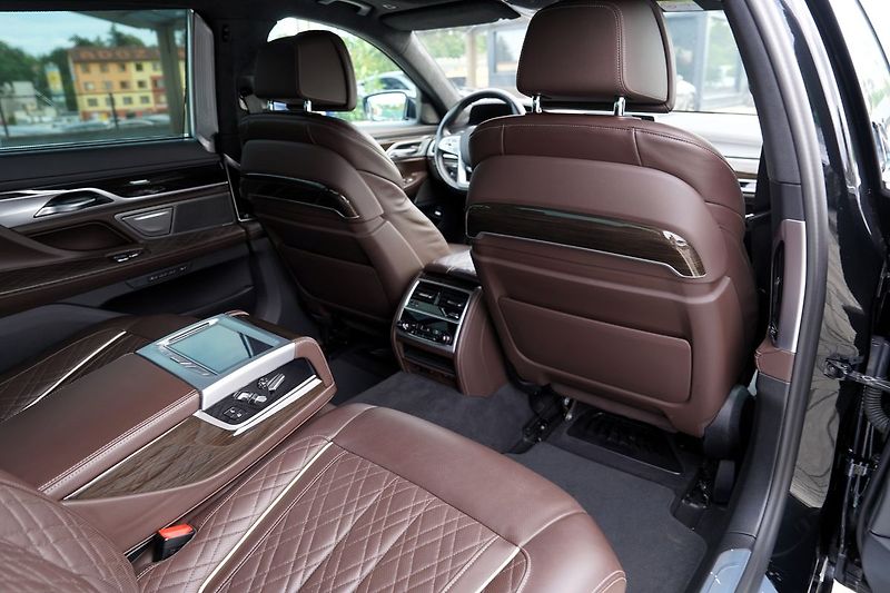 BMW Řada 7 745Le xDrive/Individual/Led/ČR - fotka 33 z 49