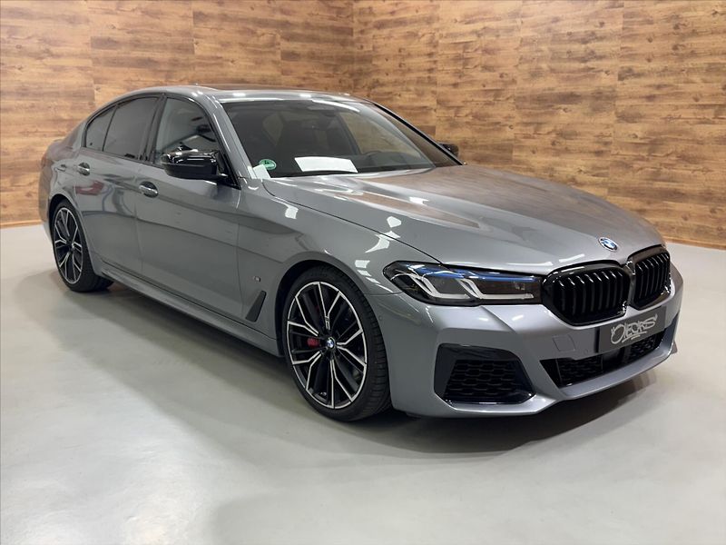 BMW Řada 5 M550i xDRIVE LASER HUD - fotka 4 z 31