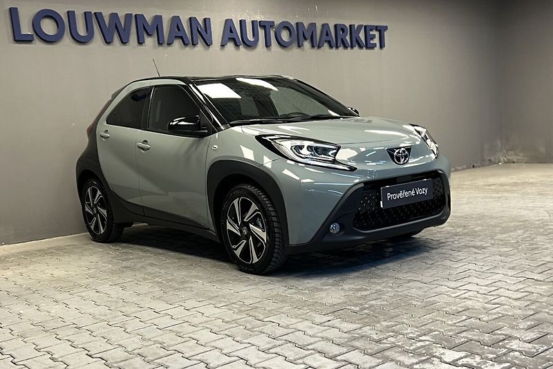 Toyota Aygo 1.0 STYLE TECH VISION - fotka 13 z 16
